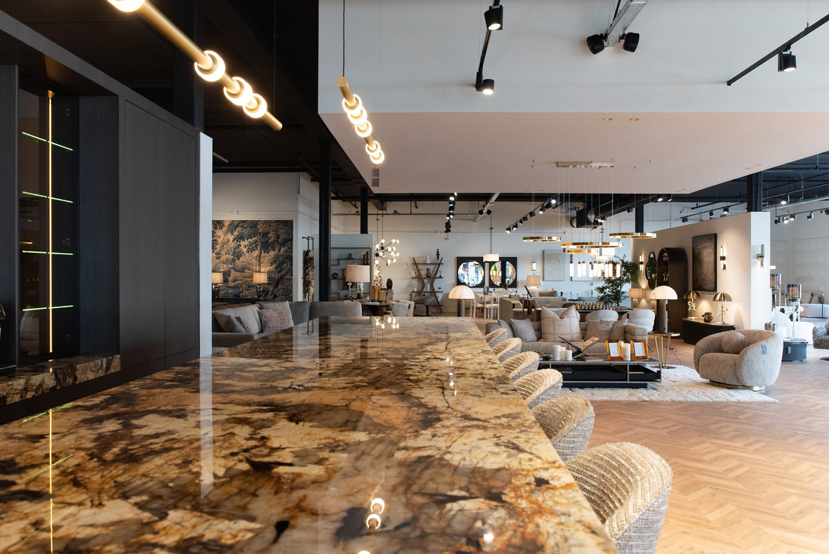 Natuurstenen bar in de Marendi showroom