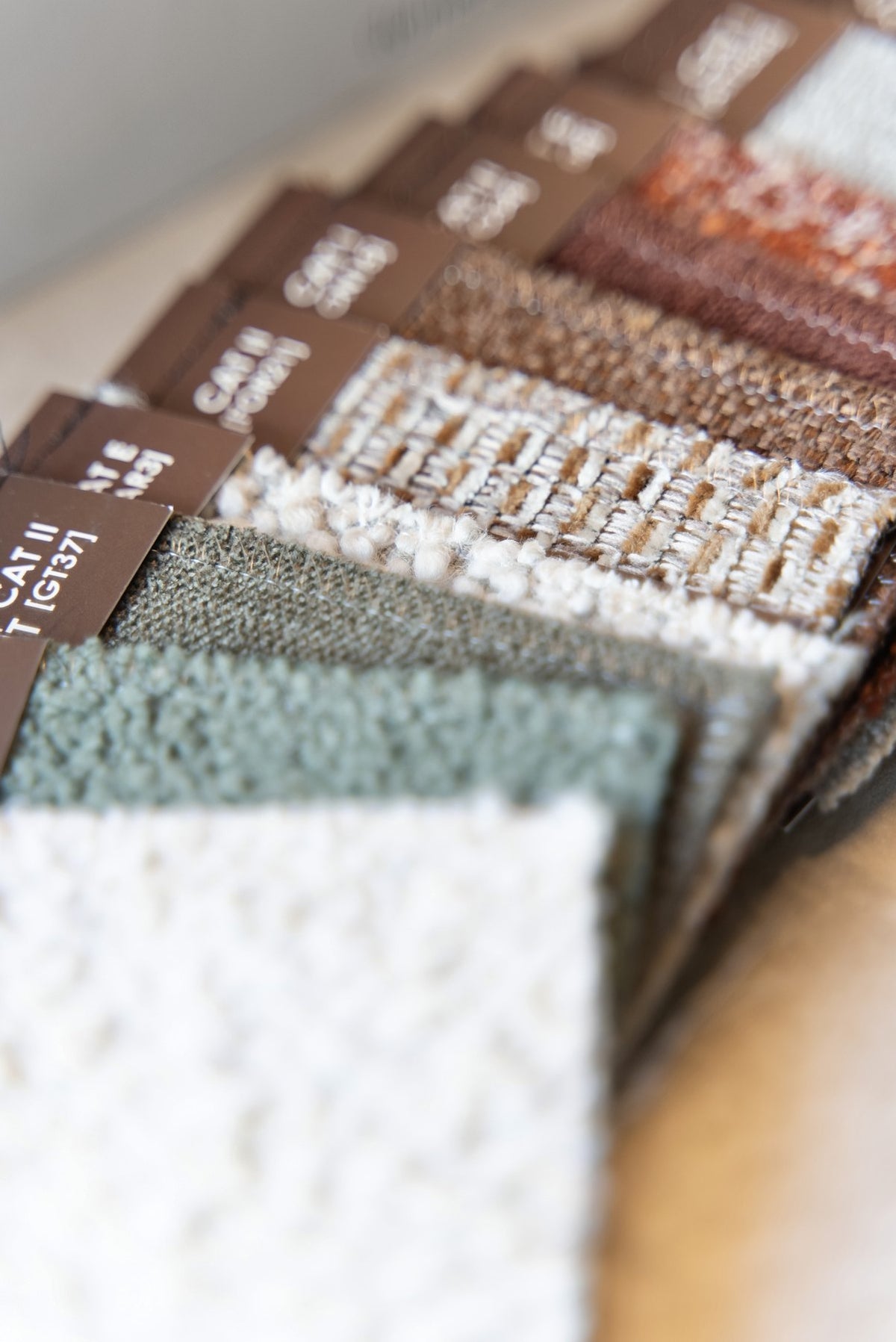 Stofstalen in de Marendi showroom